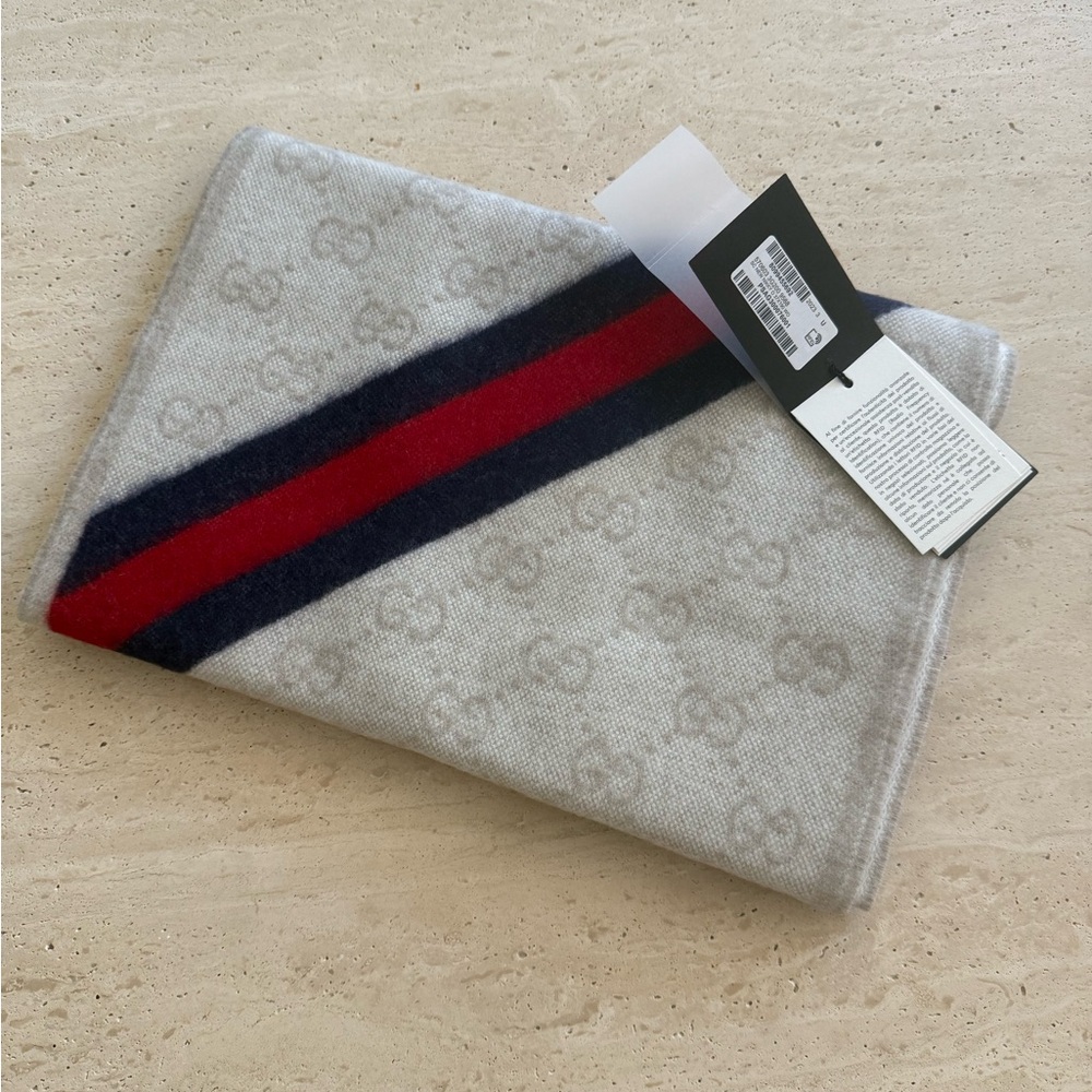 NWT Gucci GG Jacquard  Wool Scarf/Shawl - Picture 9 of 15